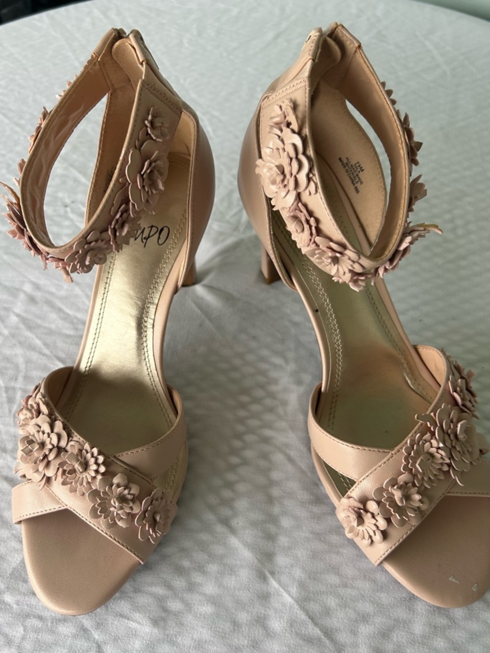 NWOT Impo Blush Pink Zip Back Heels With Pink Flowers Applique Size 7.5 Open Toe